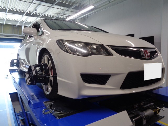 ホンダ　シビックタイプR(FD2)　アライメント測定・調整
