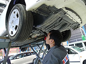車体下回り点検